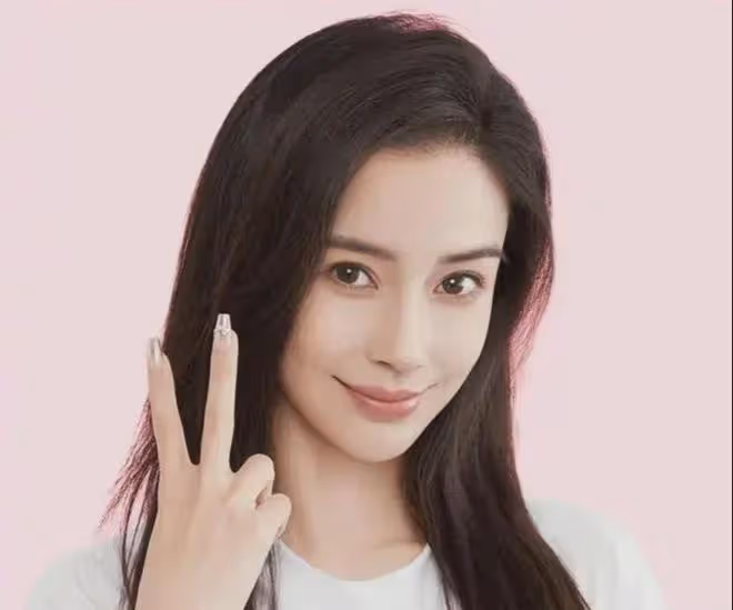 楊穎急於洗白大翻車!拍關愛女性視頻罵聲一片,看瘋馬秀後背刺