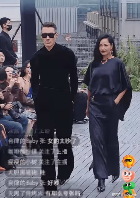 52歲瞿穎和胡兵罕見合體走秀,兩人搭配默契!被網友撮合:在一起