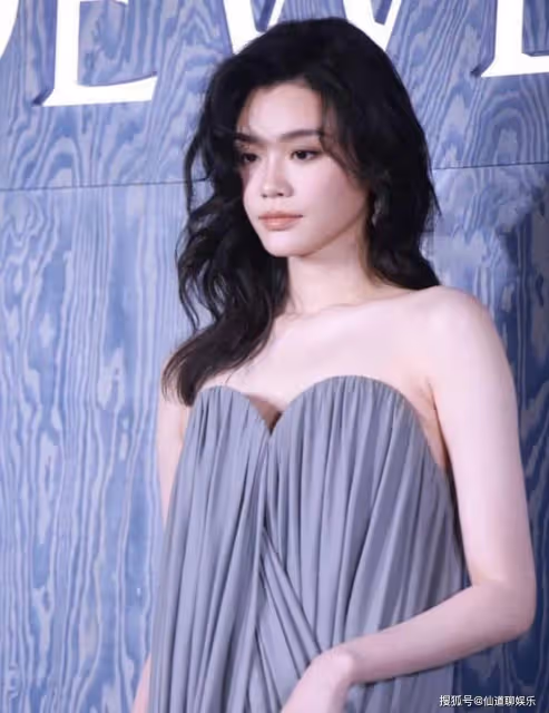上海活動:奚夢瑤絕美動人,楊冪蜂腰搶鏡,都不及寧澤濤發胖吸睛