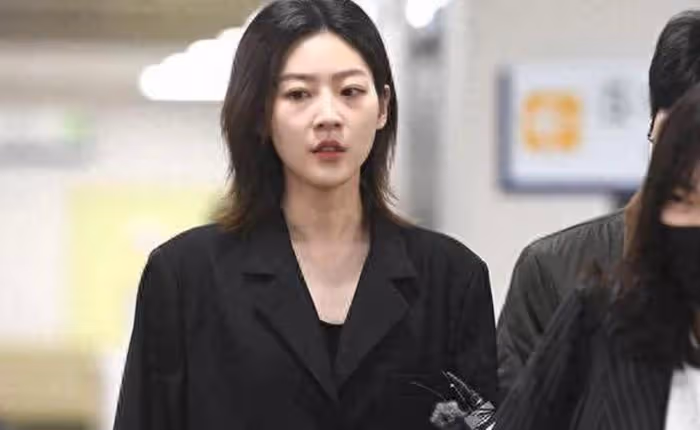 韓國知名女星，上傳和金秀賢合照，引發戀愛傳聞，兩人年齡差12歲