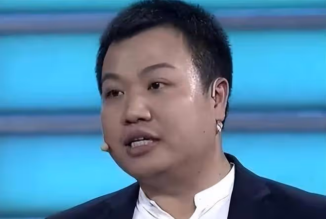 網紅李晨被判入獄20個月,自稱「不婚主義」,其實老婆比他大10歲