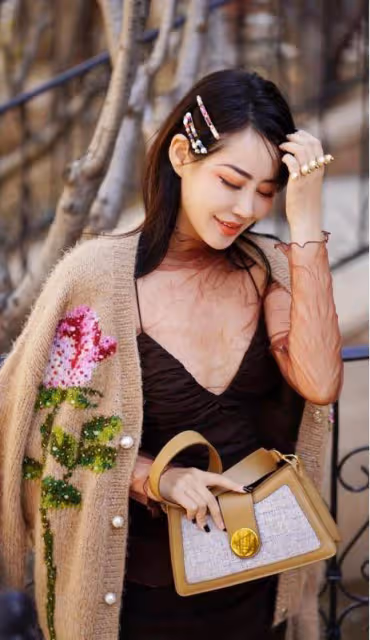成時尚女性優雅減齡風格穿搭，展現不一樣的女人味兒
