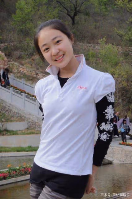 6歲出道為替母還債,因演哭戲一夜成名,如今23歲的她美到認不出
