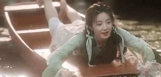 《與鳳行》里的最美女配,長著一張徐璐的臉,演技更是驚鴻一瞥