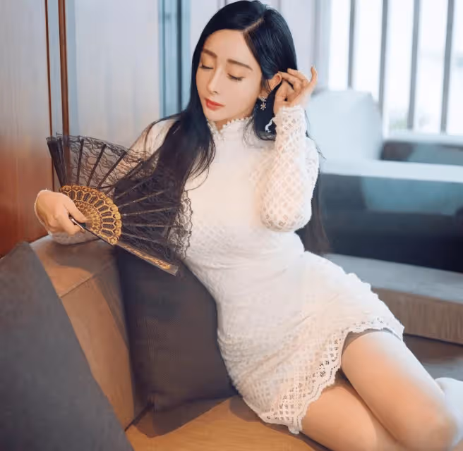 典雅蕾絲長裙，婀娜嬌媚動人魅力盡顯華麗之美！