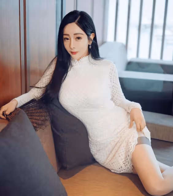 典雅蕾絲長裙，婀娜嬌媚動人魅力盡顯華麗之美！
