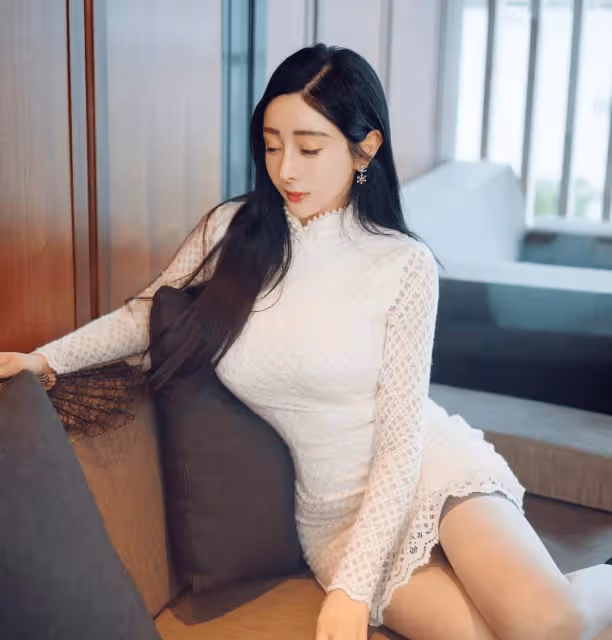 典雅蕾絲長裙,婀娜嬌媚動人魅力盡顯華麗之美!