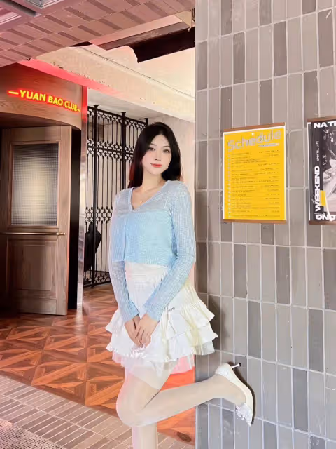一瞥白絲弔帶襪與高跟的完美結合，性感爆表！