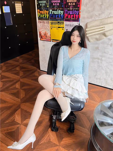一瞥白絲弔帶襪與高跟的完美結合，性感爆表！
