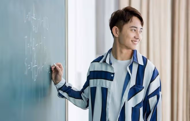 都市愛情：一次意外，我與23歲帥小伙的電梯情緣