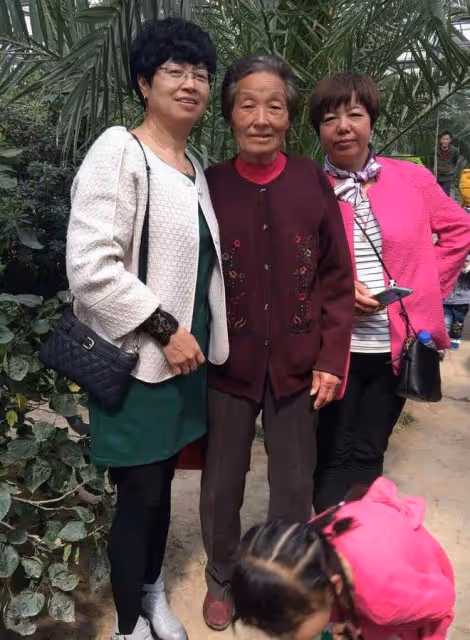 岳母過年買三萬貂皮大衣，鳳凰男：媽連內衣都不捨得買新的