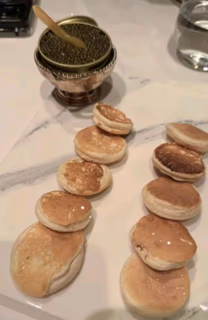 李湘飛赴倫敦陪王詩齡享美食，母愛深深引熱議