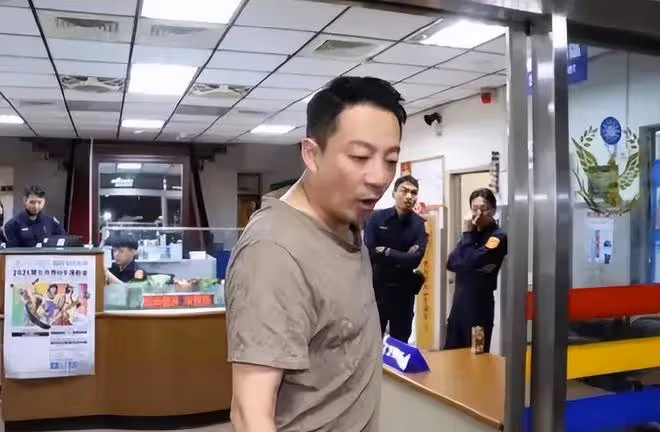 汪小菲保姆還原玥兒被搶細節：遭壯漢強行推倒搶走，腰也被閃了