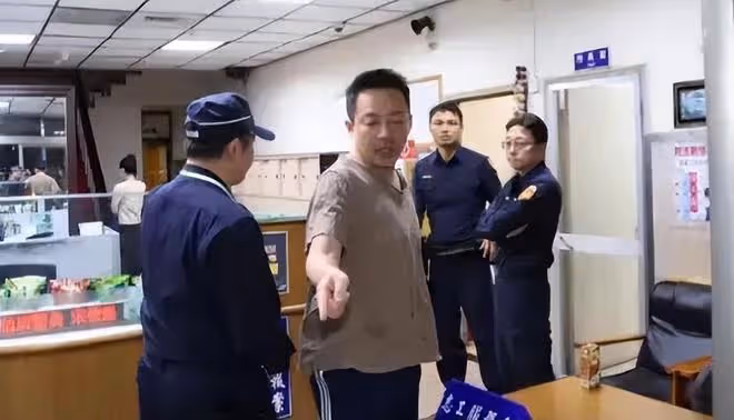 汪小菲保姆還原玥兒被搶細節：遭壯漢強行推倒搶走，腰也被閃了