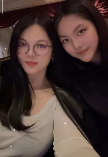李湘女兒曬留學生活，王詩齡高挑纖瘦好漂亮，與好友辦派對超開心