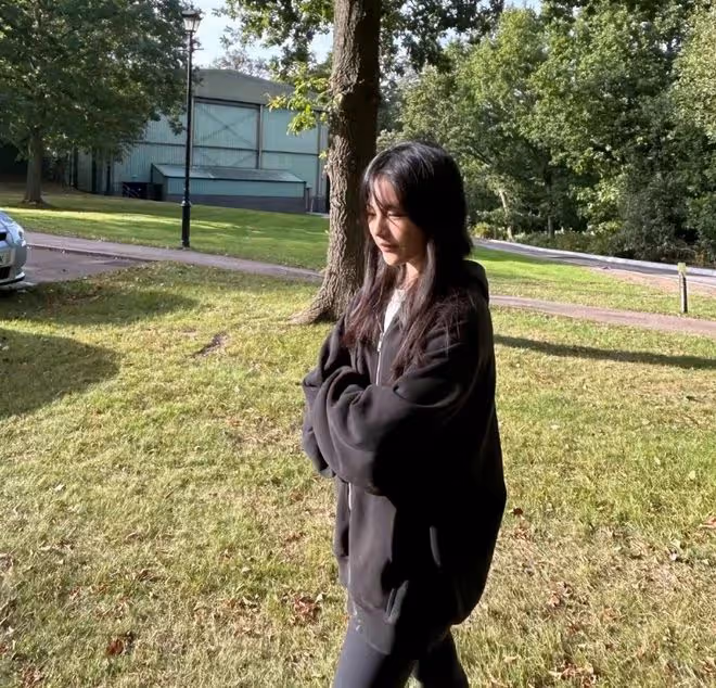 李湘女兒曬留學生活，王詩齡高挑纖瘦好漂亮，與好友辦派對超開心