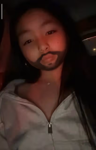 李湘女兒曬留學生活，王詩齡高挑纖瘦好漂亮，與好友辦派對超開心
