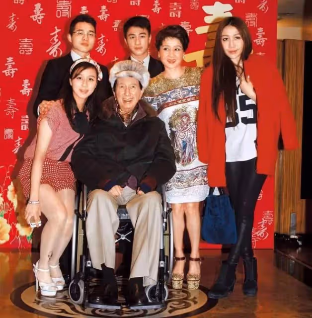 奚夢瑤4歲兒子：長得像何猷君，賭王唯一男孫，卻比不上二房孫女