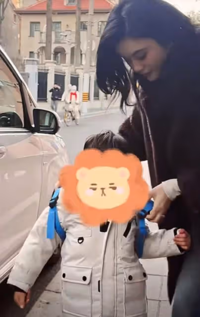 奚夢瑤4歲兒子：長得像何猷君，賭王唯一男孫，卻比不上二房孫女