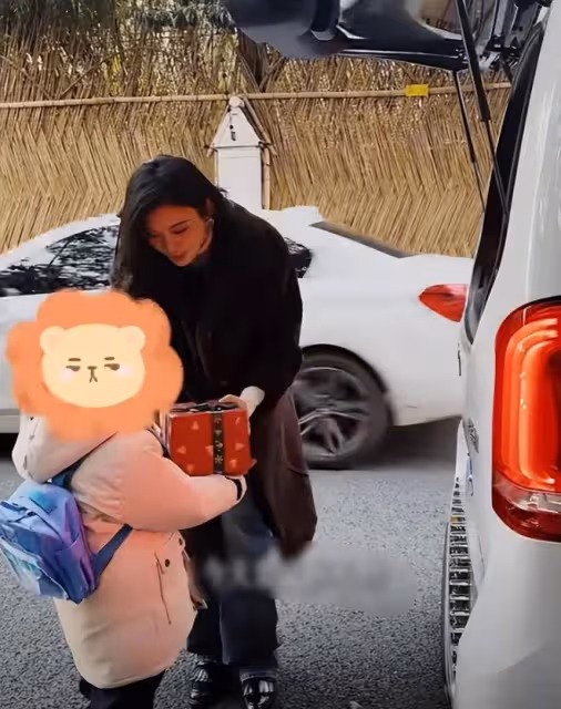 奚夢瑤4歲兒子：長得像何猷君，賭王唯一男孫，卻比不上二房孫女
