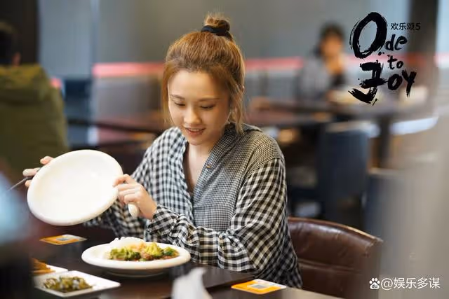 歡樂頌:余初暉嫁李總做後媽,無痛得一兒一女,才明白劉肅輸在哪