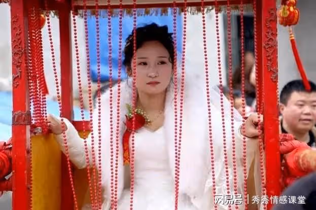 我結婚時發小沒來也沒隨禮,如今她辦酒席邀請我,我不去不行嗎?