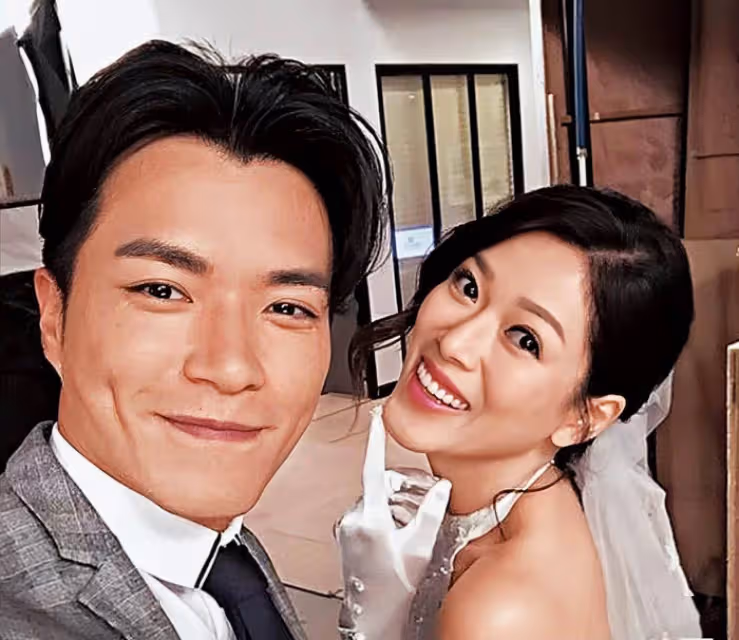 恭喜!TVB人氣男星被曝訂婚,戀情浮出水面,摟抱女友親密照流出