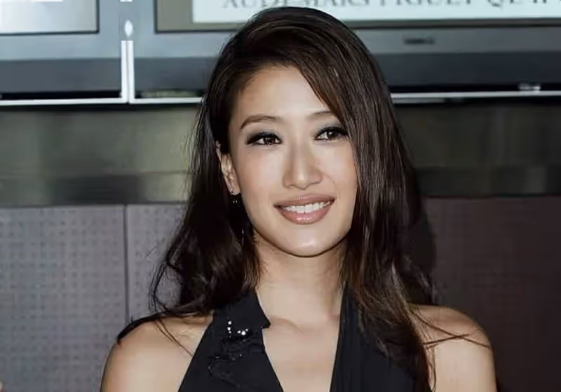 香港女星謝婷婷狀態凍齡,定居國外秘密產女,孩子生父至今成謎