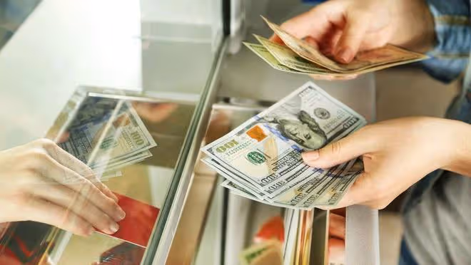 100萬存銀行，五年後發現只剩1元，銀行：儲戶偽造金融證券