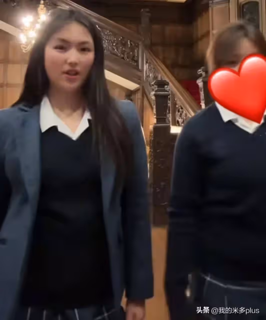 李湘女兒減肥2年後復胖,14歲王詩齡近況曝光,臉型圓潤胳膊粗壯