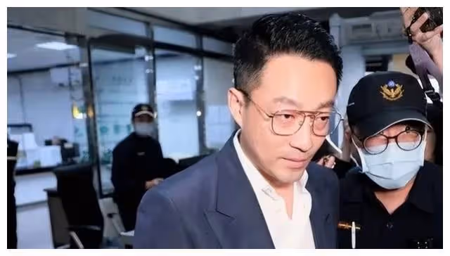 S媽揭開驚天真相,曝光汪小菲欠債說謊,大s含冤受辱,悲泣不語。