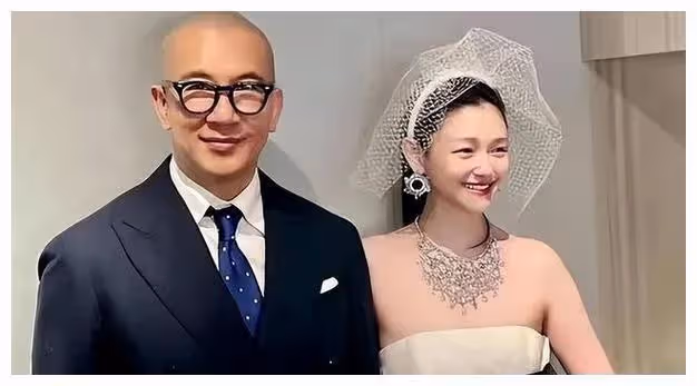 S媽揭開驚天真相,曝光汪小菲欠債說謊,大s含冤受辱,悲泣不語。