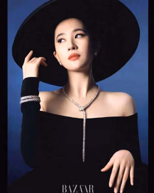 劉亦菲與Lisa同框,神仙姐姐「來上班」,Lisa眼神不簡單