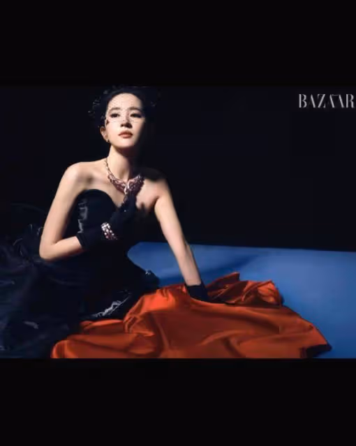 劉亦菲與Lisa同框,神仙姐姐「來上班」,Lisa眼神不簡單