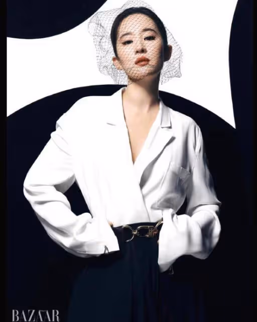劉亦菲與Lisa同框,神仙姐姐「來上班」,Lisa眼神不簡單