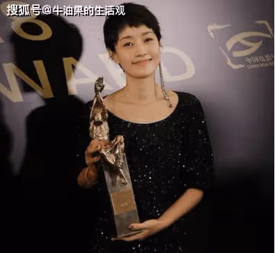 馬伊琍文章一家四口同框,慶祝女兒八年級畢業,一年學費20萬
