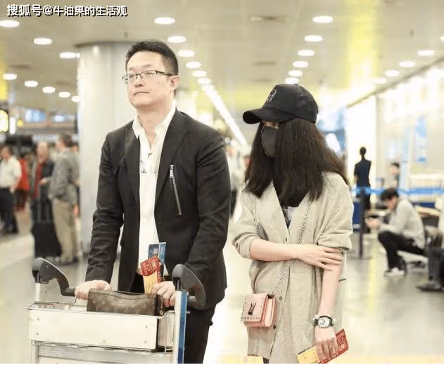 馬伊琍文章一家四口同框，慶祝女兒八年級畢業，一年學費20萬
