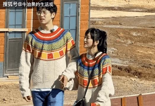 金莎小19歲男友正面照曝光，母子戀引熱議，網友：戀愛腦