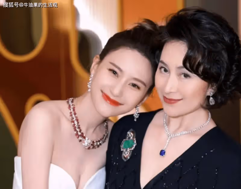 賭王女兒何超蓮婚變？和竇驍出席活動，拒絕牽手全程冷臉
