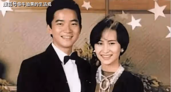 賭王女兒何超蓮婚變？和竇驍出席活動，拒絕牽手全程冷臉