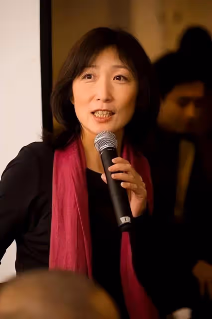 音樂人鄭華娟因病去世，享年60歲，德國老公和親友悲痛送別