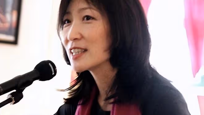 音樂人鄭華娟因病去世，享年60歲，德國老公和親友悲痛送別