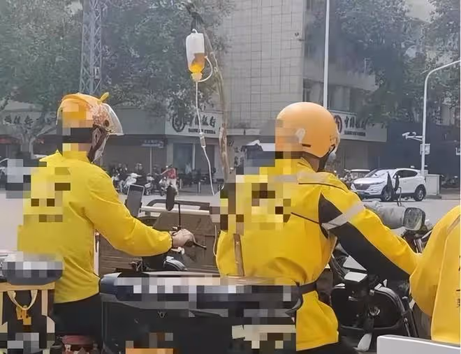 看完北京早高峰地鐵站那張偷拍照,我的心像是被扎出了一個窟窿