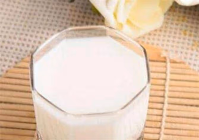 羊奶、牛奶有啥區別,哪種營養價值高?羊奶粉為啥這麼貴?