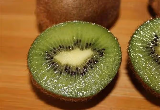 獼猴桃為什麼叫kiwi?獼猴桃Kiwifruit的來源竟然是鳥身上的毛?