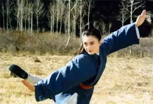 被譽為80年代第一美人,因太美遭人暗算,丈夫用632封情書追她
