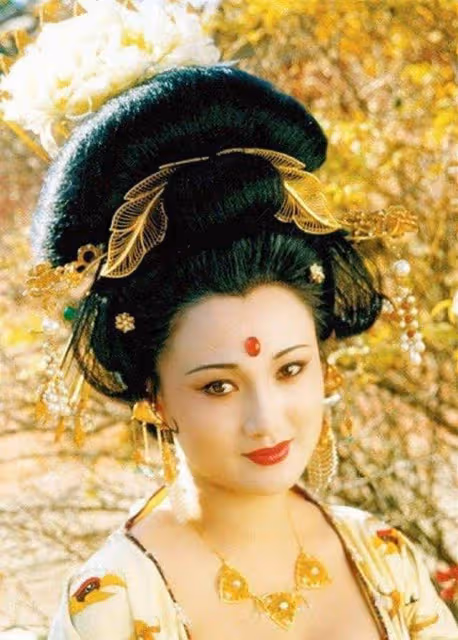 被譽為80年代第一美人,因太美遭人暗算,丈夫用632封情書追她