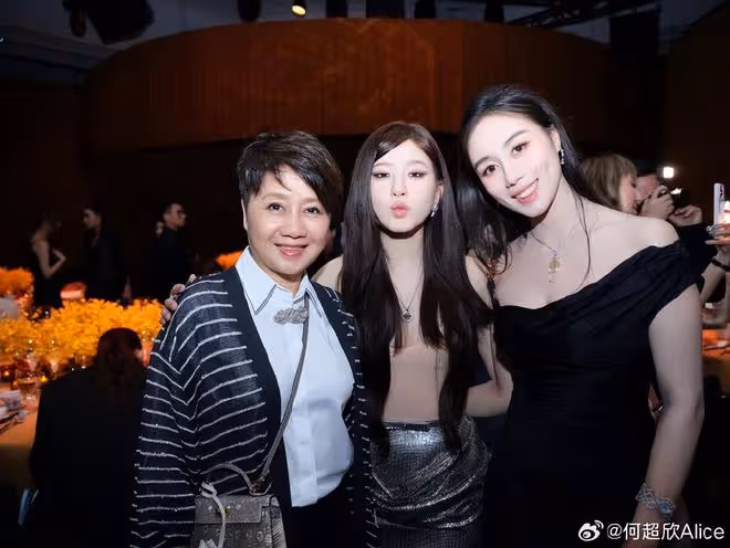 何超蓮曬活動照,何超瓊何猷君等家人罕見出鏡,賭王家全是高顏值