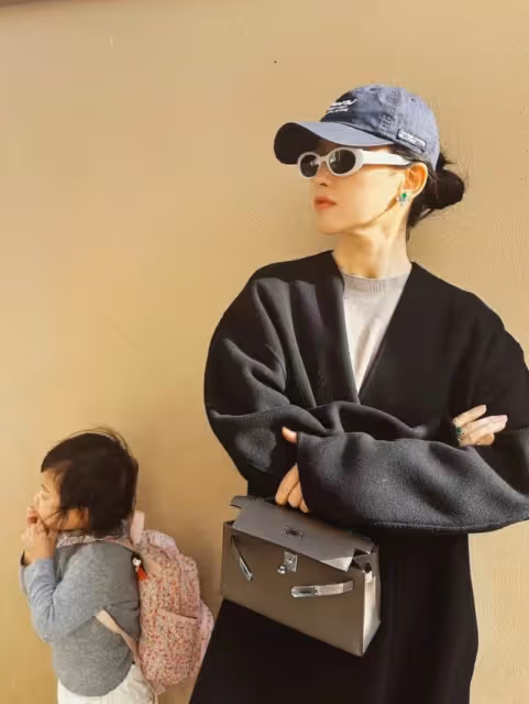 笑不活了！朱珠老公曬女兒萌照，打趣2歲珠寶撞臉歌手林子祥
