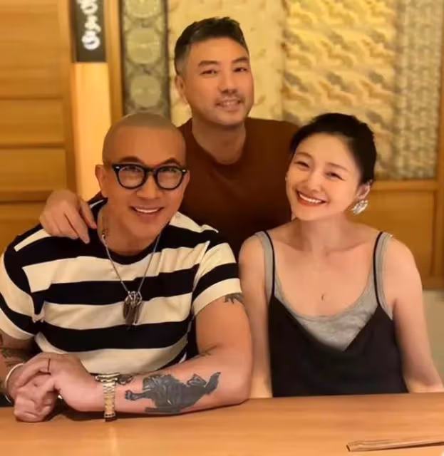 具俊曄風波後最新露面,54歲還扮酷,被大S精心打扮了一番
